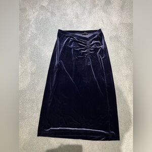 Women’s Lord & Taylor velvet navy/ grayish skirt size Medium